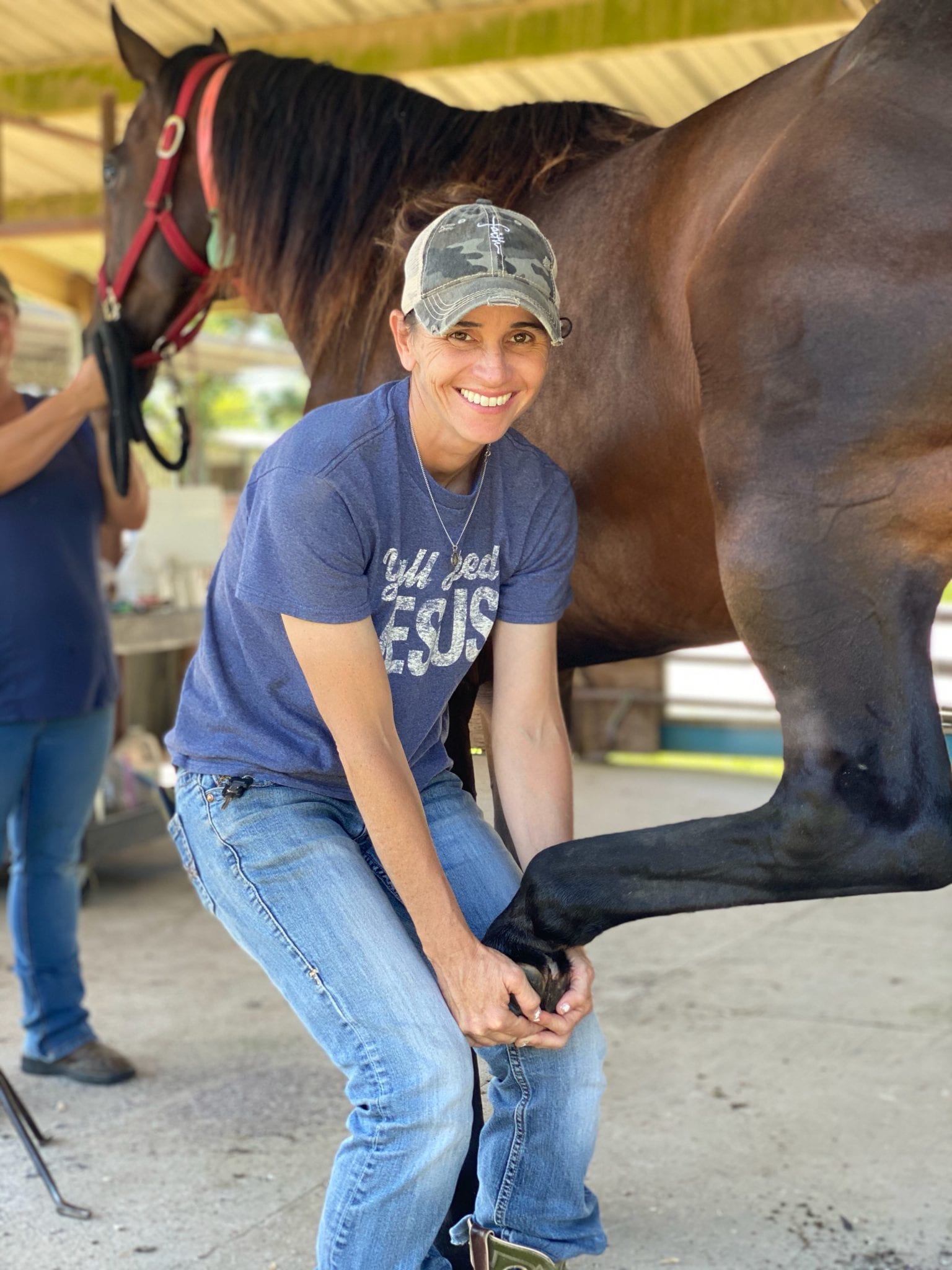 neysa changing a horseshoe